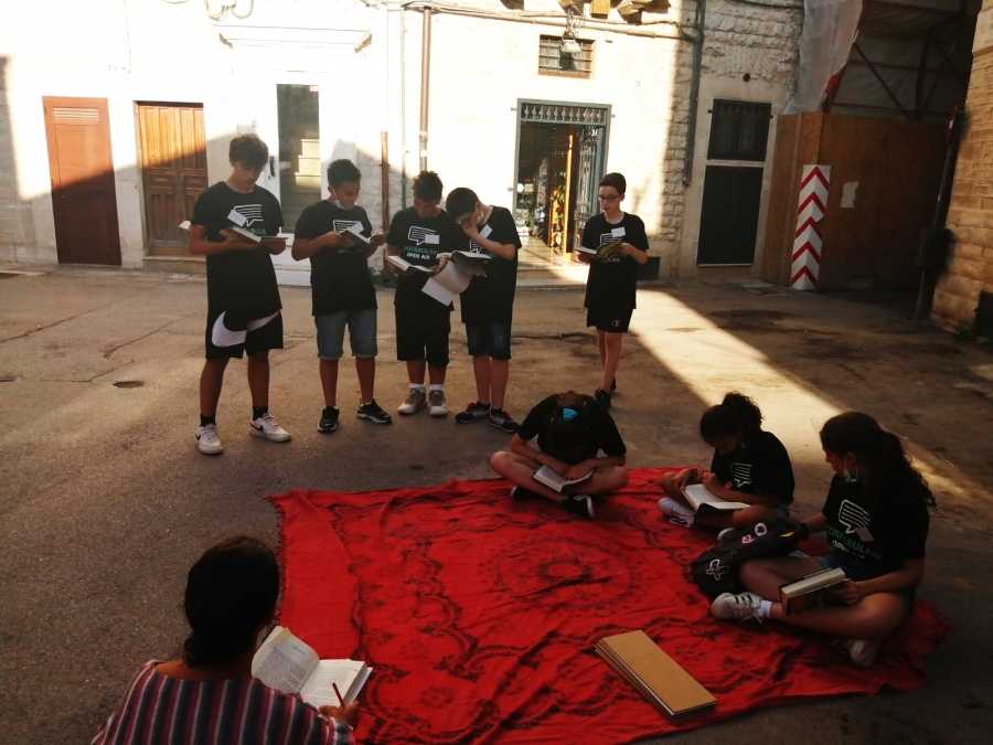 IL SECONDO APPUNTAMENTO DI CONFABULARE OPEN AIR CON GUIDO SGARDOLI